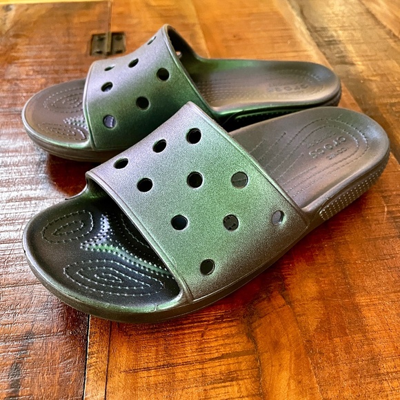 CROCS Iconic Comfort Iridescent Green Sandal Slides - Women's 9, Men's 7 - Picture 2 of 9